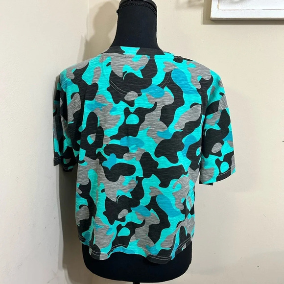 Disney Grogu Mandalorian Star Wars Crop Top NWT - Picture 7 of 7